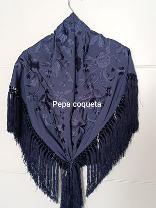 Mantoncillo azul noche bordado