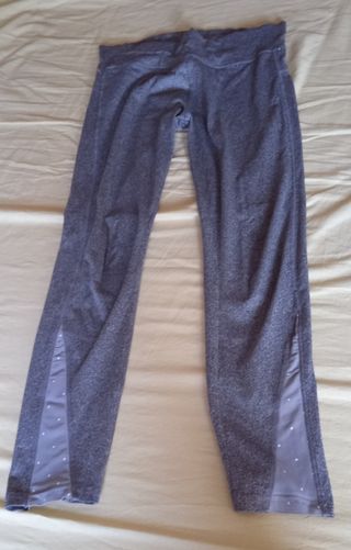 Mallas grises con detalle de lunares