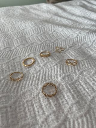 Anillos dorados acero inoxidable NO se pdnajustar