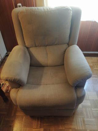 Sillón reclinable beige de tela