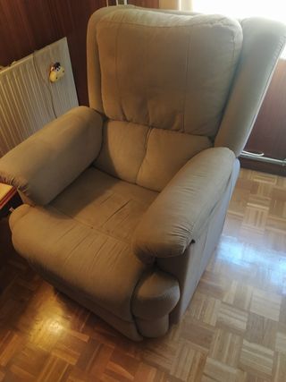 Sillón reclinable beige de tela