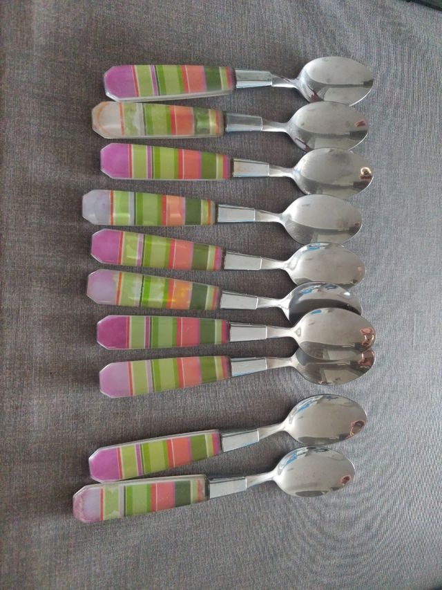 Set de Cubiertos con Diseño Rayado