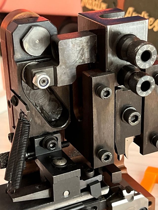 Pinza industriale di precisione