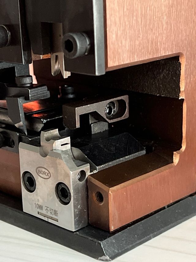 Pinza industriale di precisione