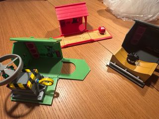 3 Casas e Puffles Club Penguin Disney