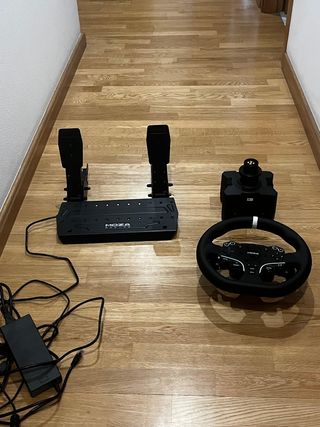 Volante MOZA Racing Direct Drive y Pedales