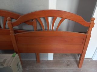 Dos cabeceros de madera