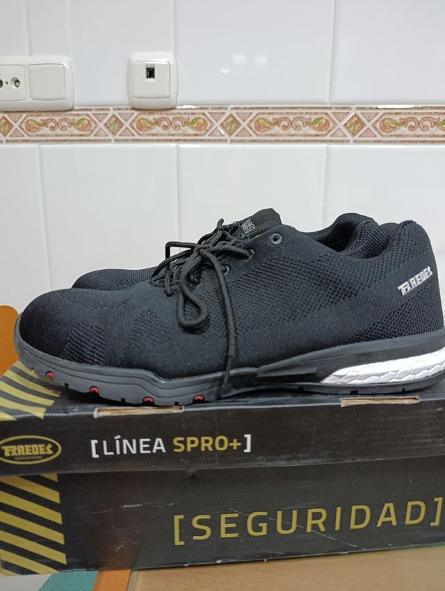Zapatillas Paredes Seguridad Talla 42 Negras