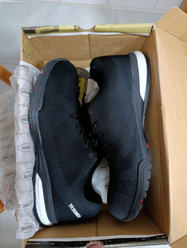 Zapatillas Paredes Seguridad Talla 42 Negras