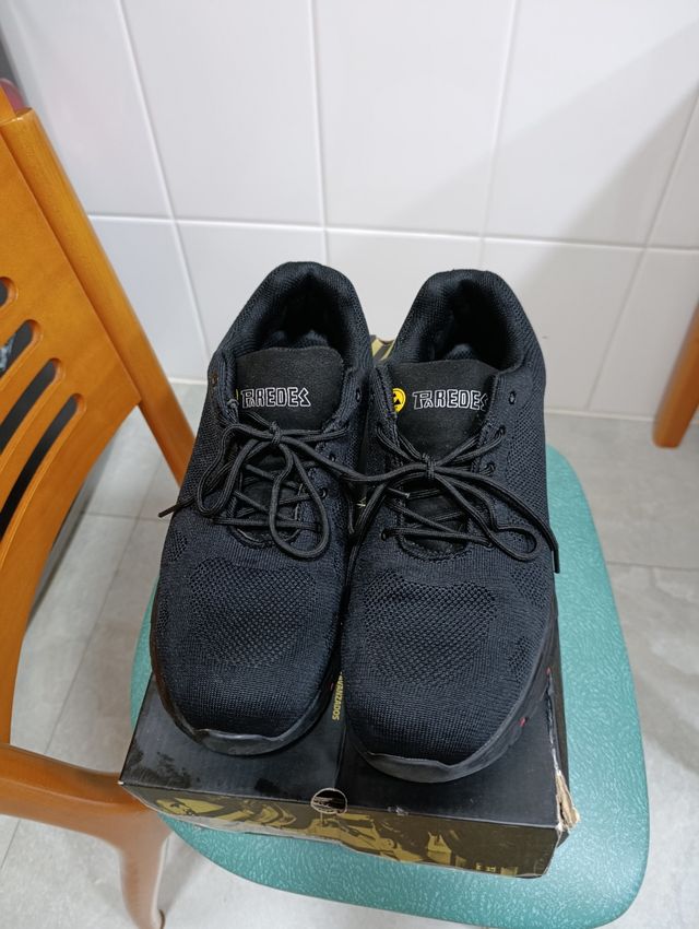 Zapatillas Paredes Seguridad Talla 42 Negras