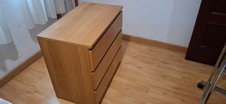 Cajonera de madera con 3 cajones, en Sevilla