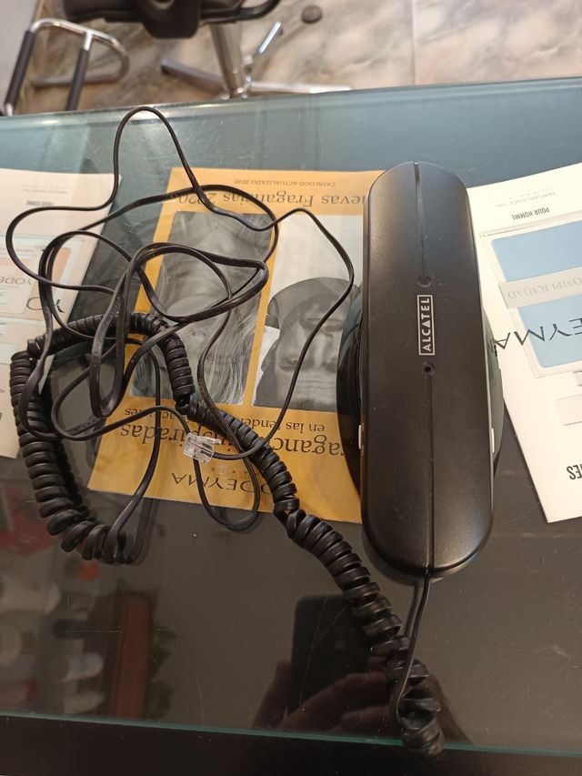 TELÉFONO ALCATEL. PARA COLGAR EL PAREZ
