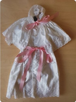 Vestido de Bautizo Blanco con Capucha y Lazo Rosa
