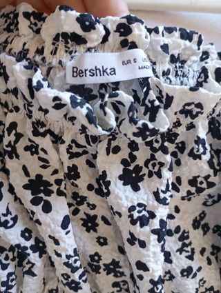 Vestido floral Bershka blanco