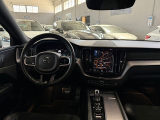 VOLVO XC60 2.0 T8 AWD RDESIGN AUTO