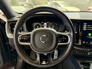 VOLVO XC60 2.0 T8 AWD RDESIGN AUTO