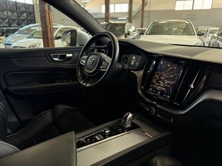 VOLVO XC60 2.0 T8 AWD RDESIGN AUTO