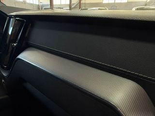 VOLVO XC60 2.0 T8 AWD RDESIGN AUTO