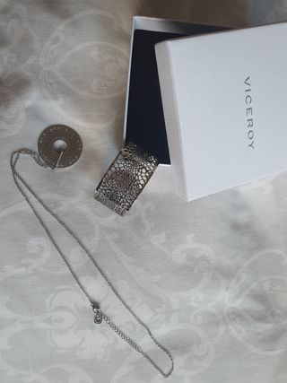 Colgante y Pulsera Plateado