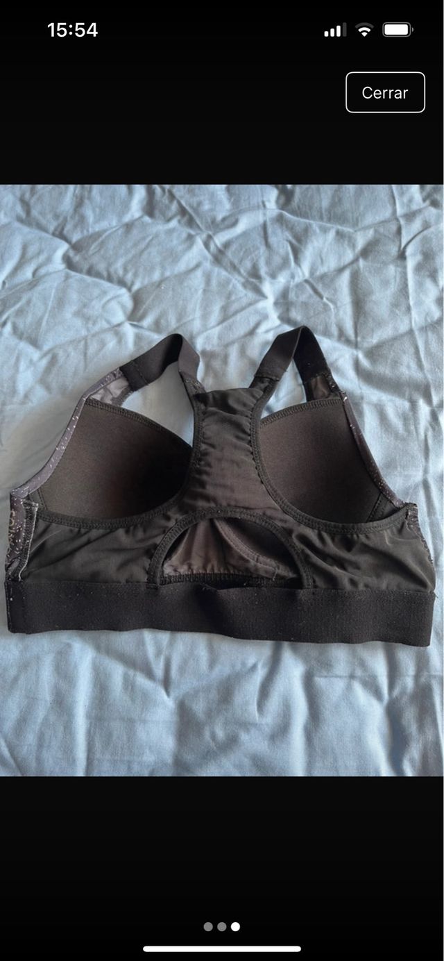 Sujetador deportivo negro con estampado