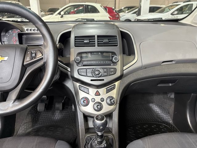 CHEVROLET AVEO 1.4LT 2013 DE REESTRENO