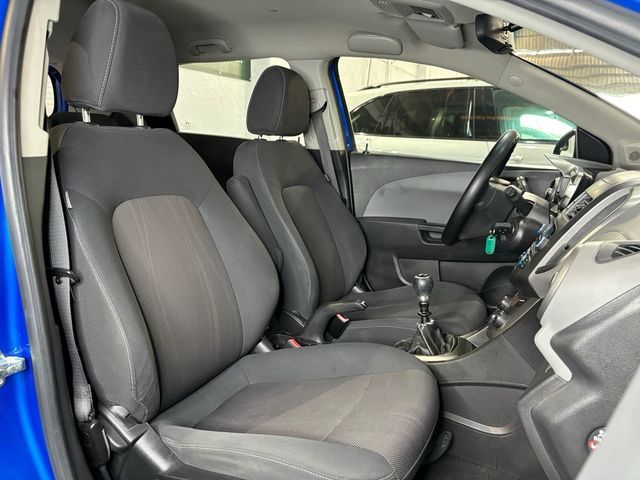 CHEVROLET AVEO 1.4LT 2013 DE REESTRENO