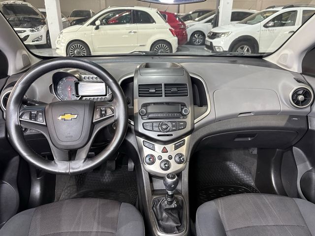 CHEVROLET AVEO 1.4LT 2013 DE REESTRENO