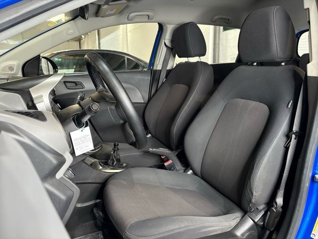 CHEVROLET AVEO 1.4LT 2013 DE REESTRENO