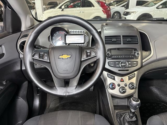 CHEVROLET AVEO 1.4LT 2013 DE REESTRENO