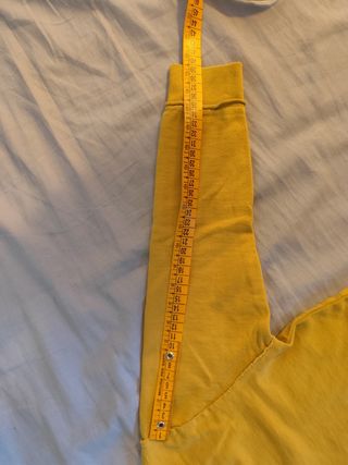 Felpa gialla con stampa coccodrillo