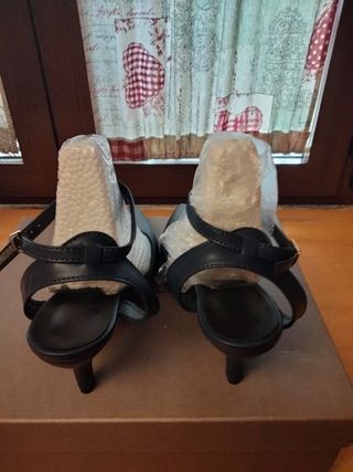 Zapatos de tacón bajo azul marino