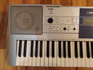 Teclado Yamaha PSR-E323