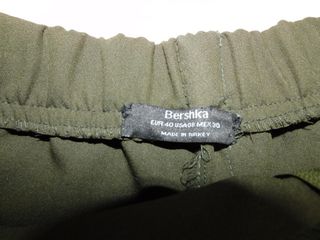 Falda-pantalón verde con cinturón