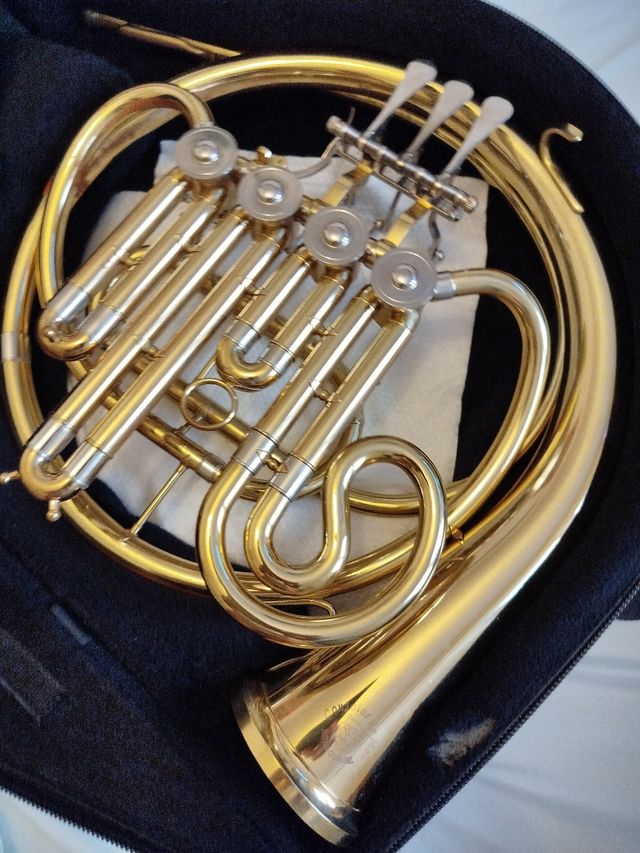 Trompa Simple Dorada Consolat de mar
Si b a La 