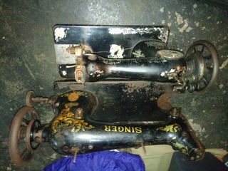 2 Máquinas de Coser Singer