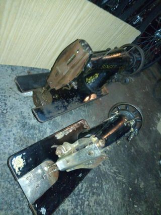 2 Máquinas de Coser Singer