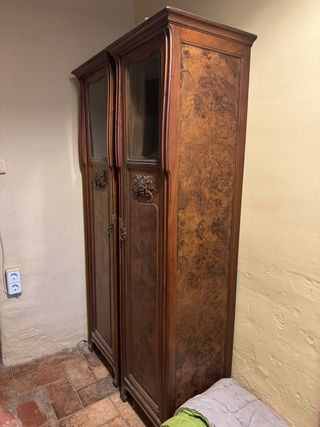 Colonne in legno e vetro