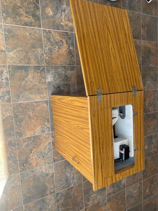 Máquina de coser de madera y metal