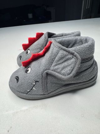Zapatillas dinosaurio niño para casa