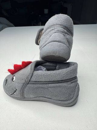 Zapatillas dinosaurio niño para casa