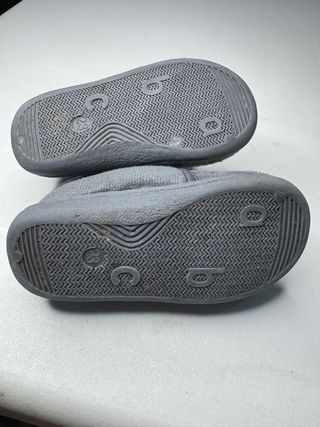 Zapatillas dinosaurio niño para casa