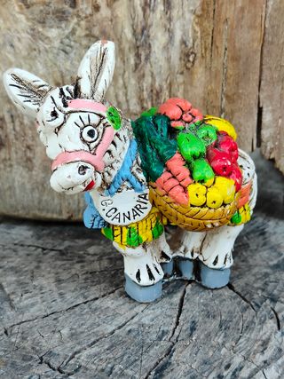 Asinello in terracotta dipinta