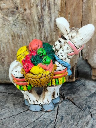 Asinello in terracotta dipinta