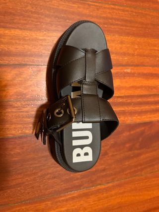 Sandalias Buffalo Negras sin usar.