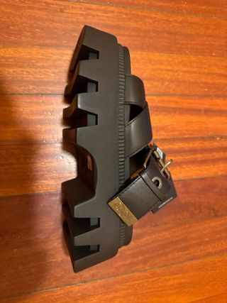 Sandalias Buffalo Negras sin usar.