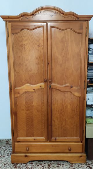 Dormitorio completo de madera