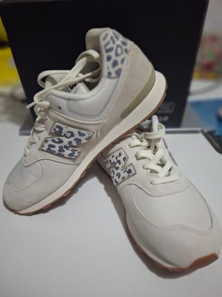 Zapatillas New Balance Beige/Multicolor sin uso