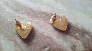 Pendientes de corazón chapados en oro