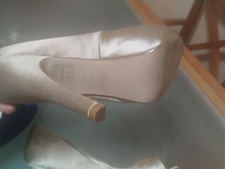 Dos pares de zapatos.. 20€