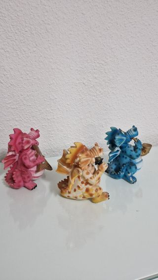 Figuras de dinos concierto